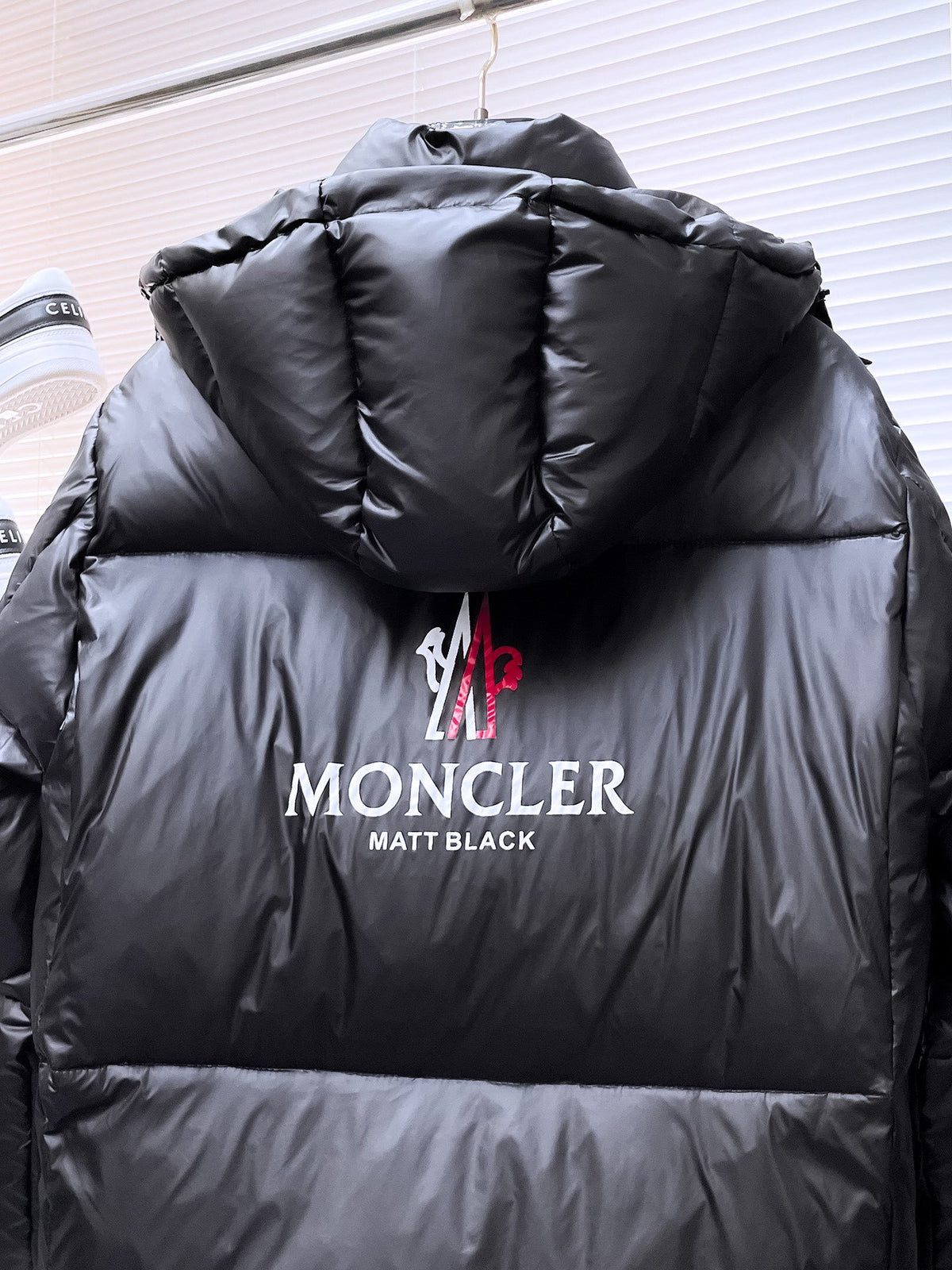 Moncler Sumido Stand-Collar Down Jacket - Black
