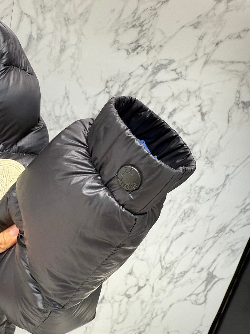 Moncler F055 Unisex Stand-Collar Down Jacket - Black