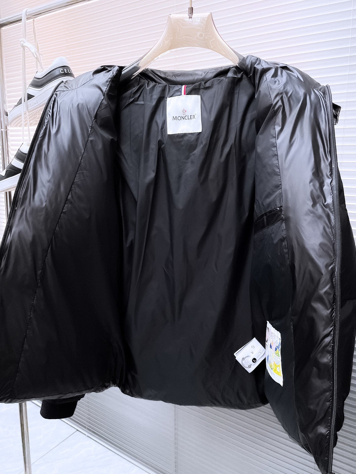 Moncler Sumido Stand-Collar Down Jacket - Black