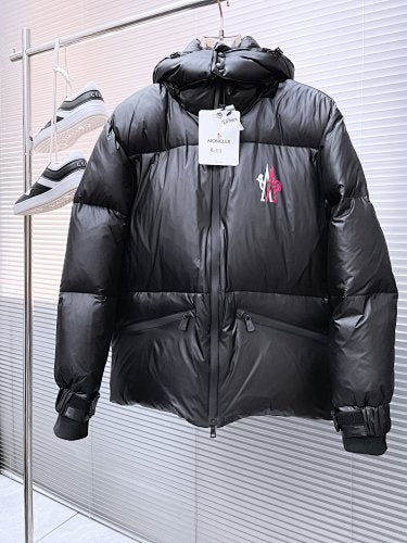 Moncler Sumido Stand-Collar Down Jacket - Black