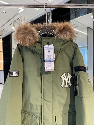 MLB Unisex Logo Fur-Trim Hooded Down Jacket