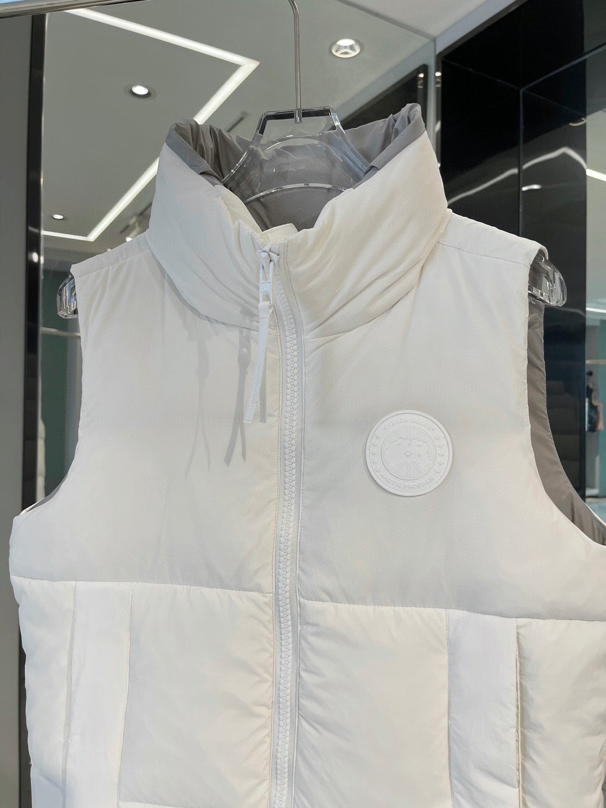 White Label Capsule Puffer Vest