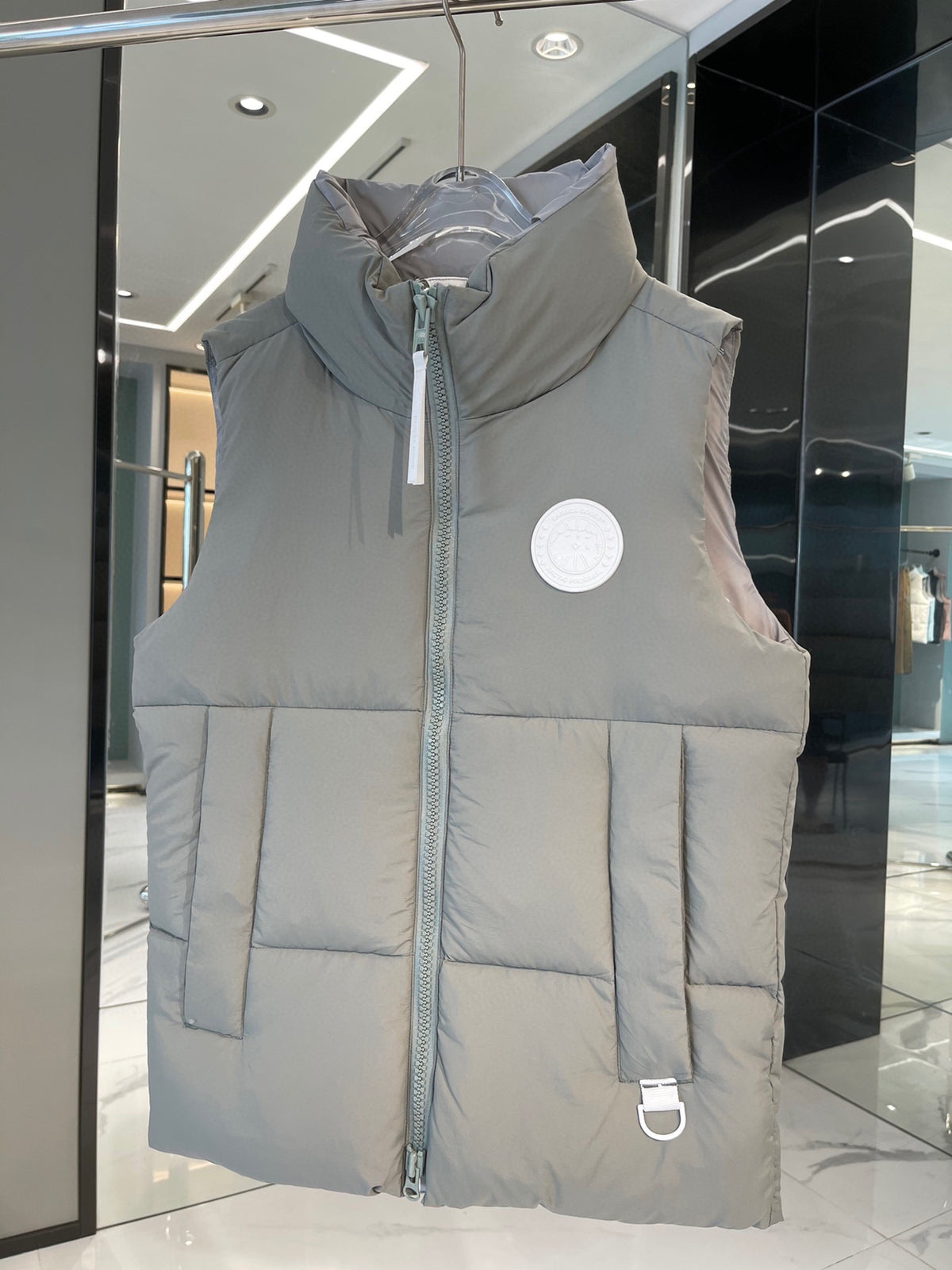 White Label Capsule Puffer Vest