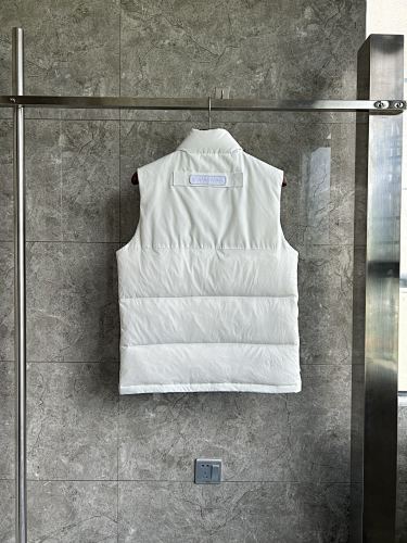 Canada Goose Panelled Puffer Vest - Style 2057